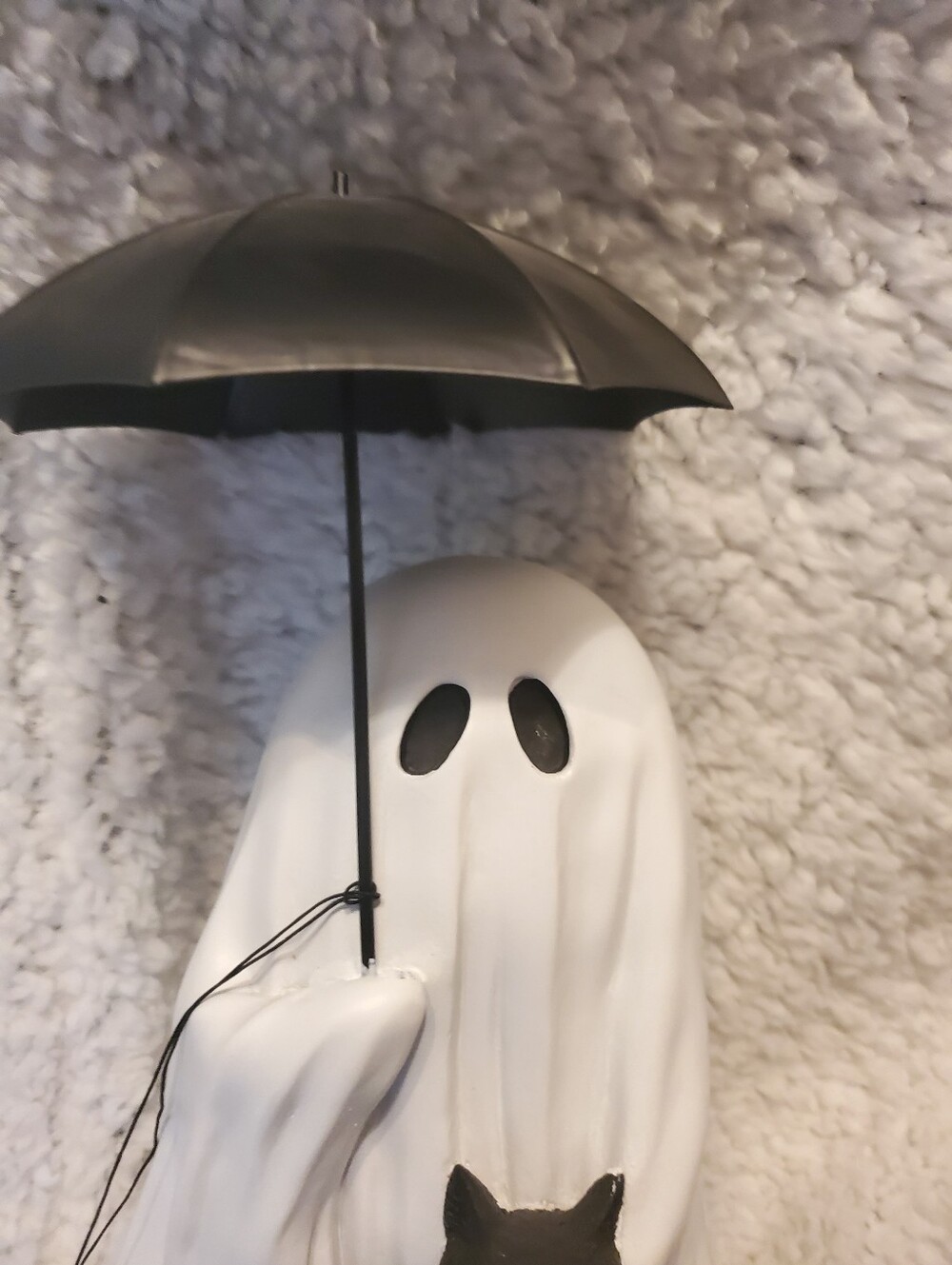 VIRAL HALLOWEEN GHOST WITH BLACK CAT UNDERNEATH UMBRELLA FIGURINE 12"H - Picture 4 of 8